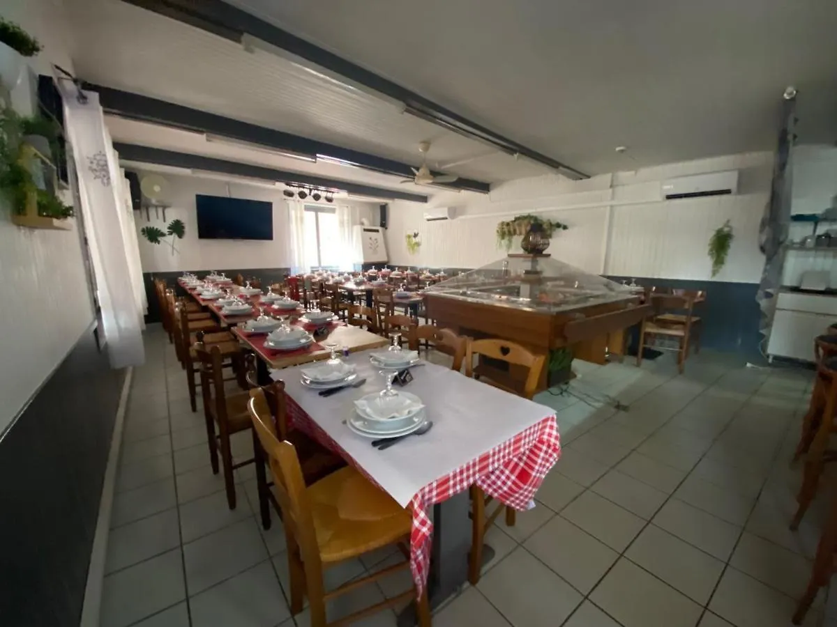 Hotel Restaurant L'Escale Chez Mimi Bioule France
